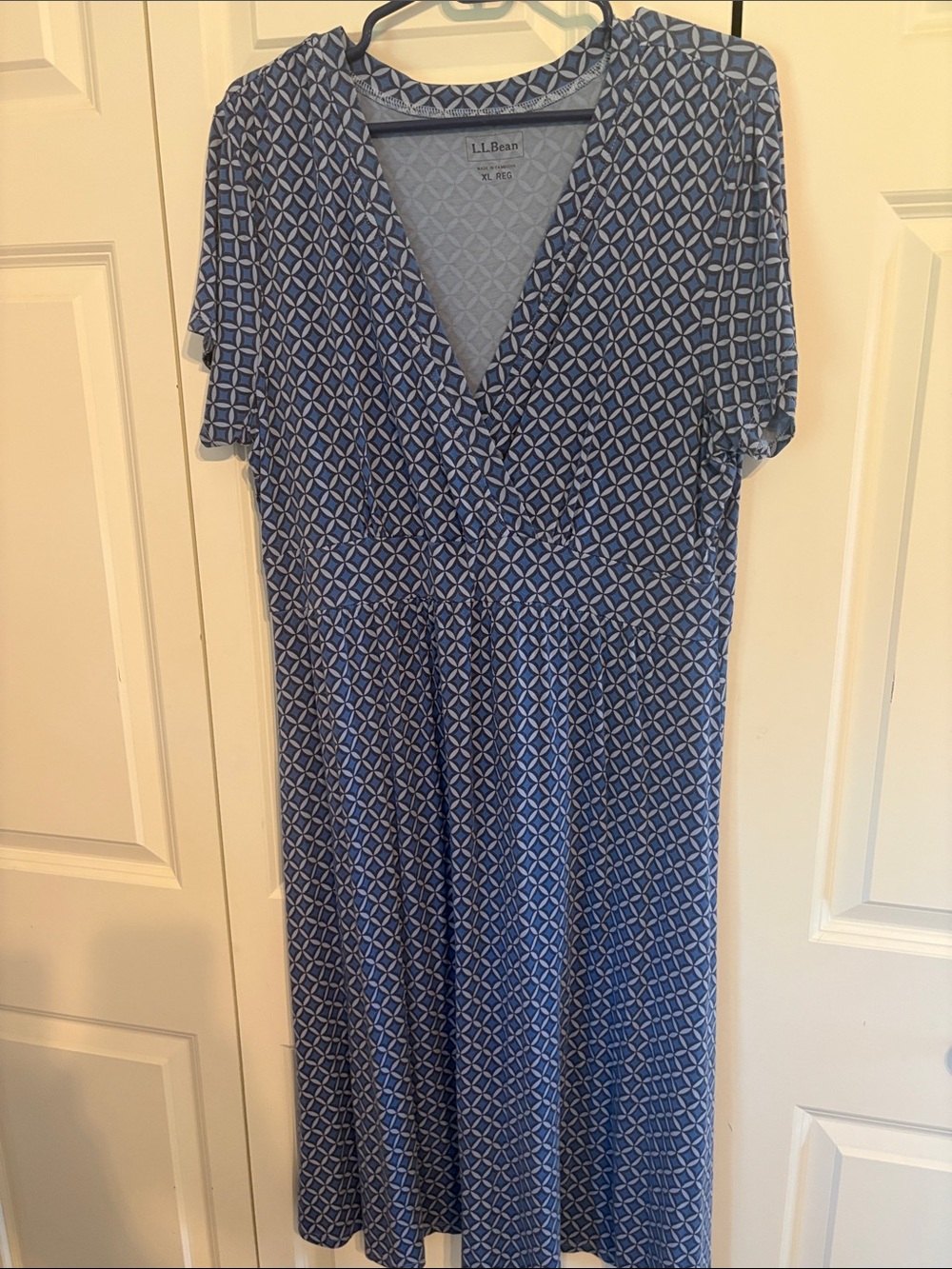 L.L. Bean Blue Geometric V-Neck Women's Dress - Size XL